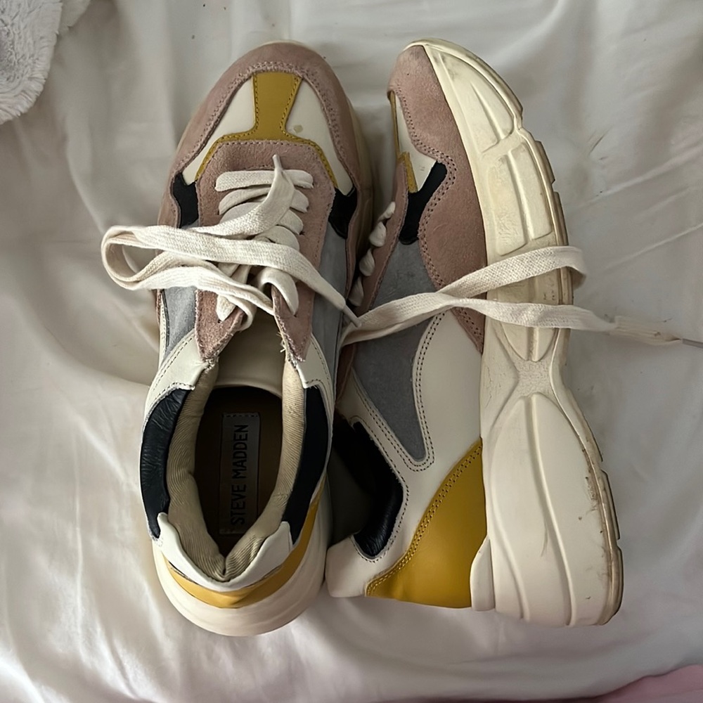 STEVE MADDEN SNEAKER